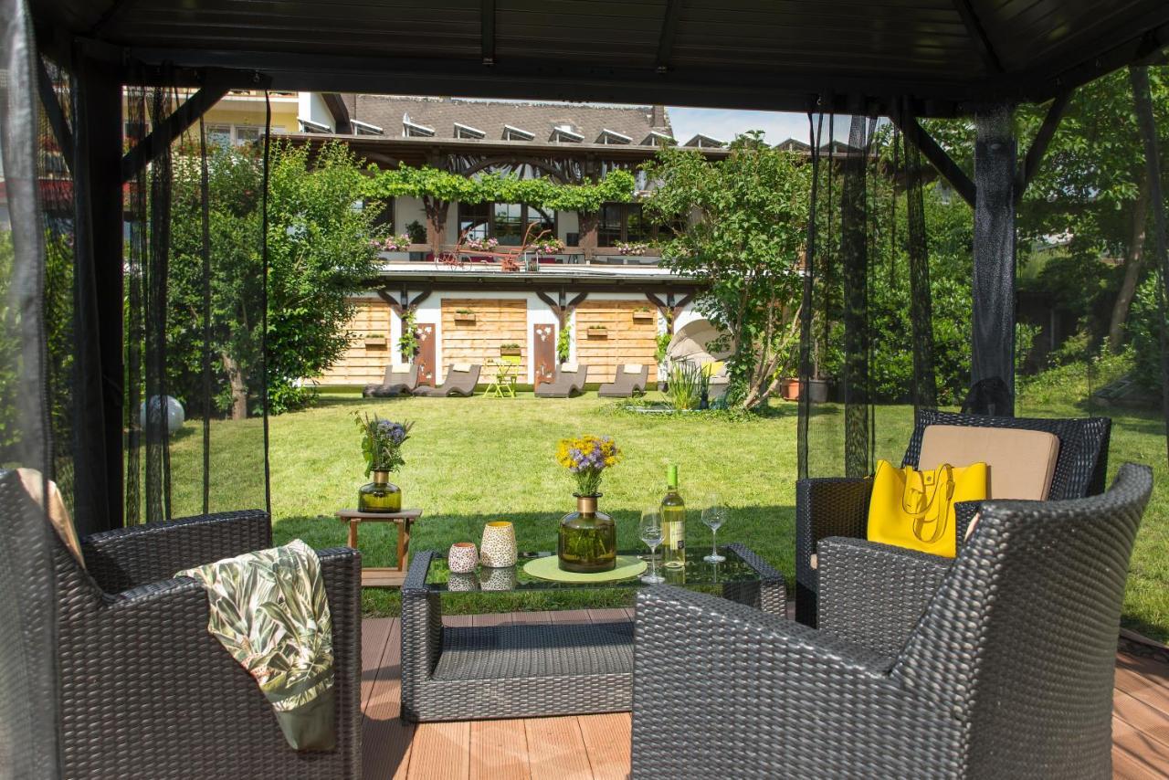 Weinhotel Sonnenschein Ernst Exterior foto